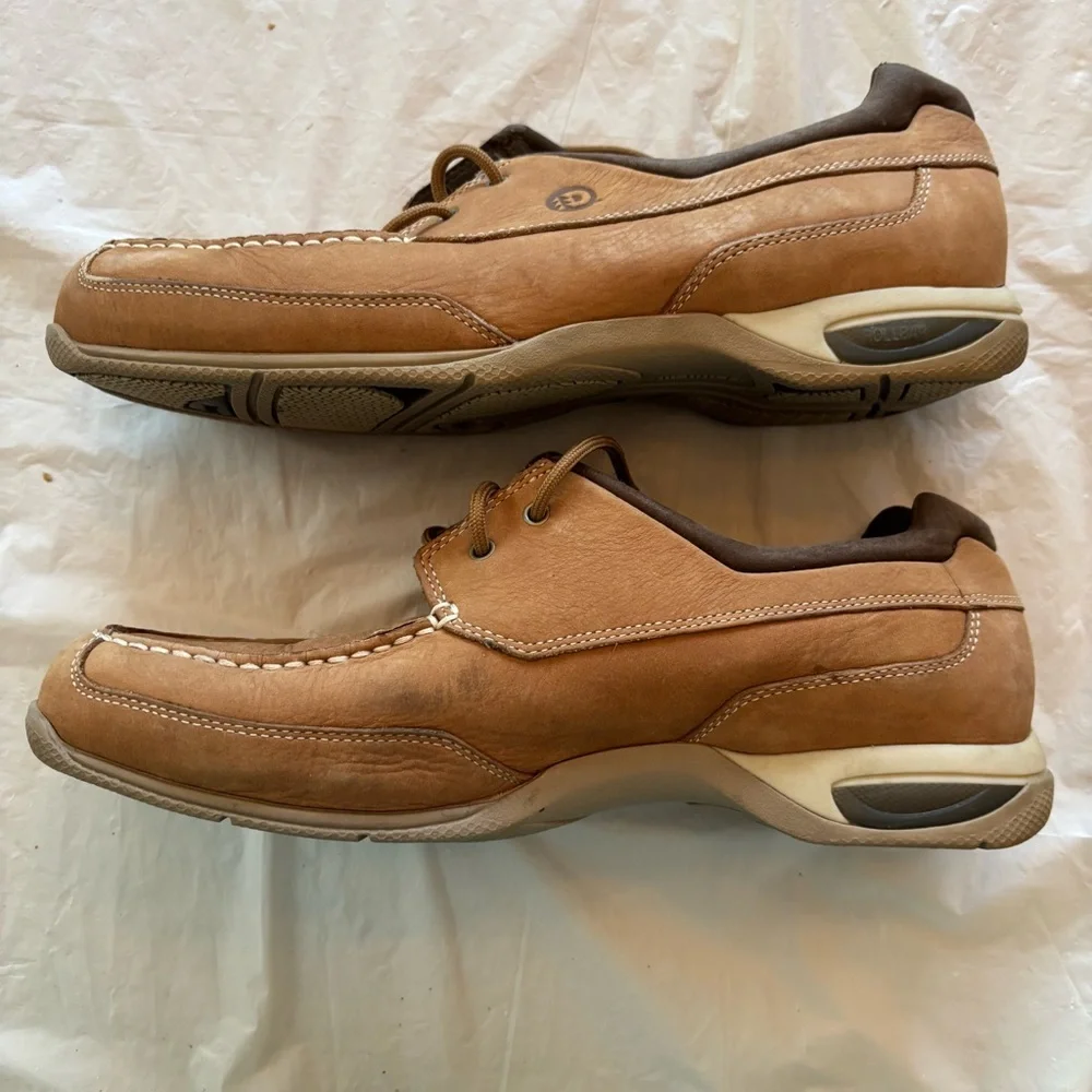 Dunham Captains boat shoes casual leather tan. SZ 10 E Worn Once indoors.